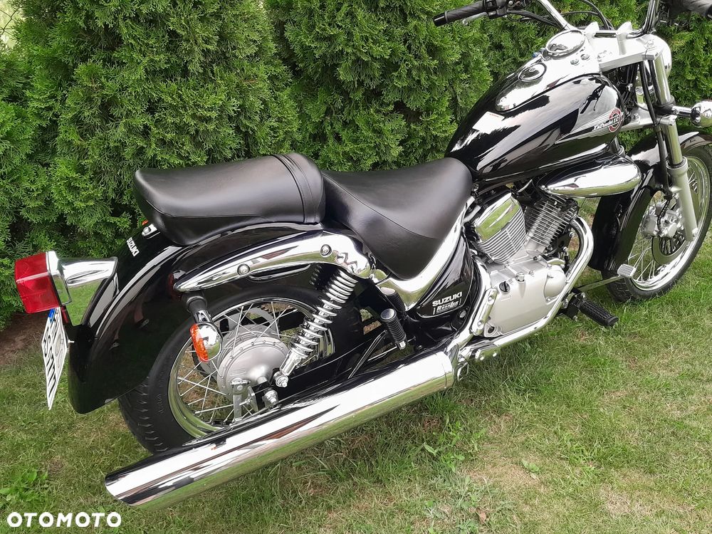 Suzuki Intruder - 13