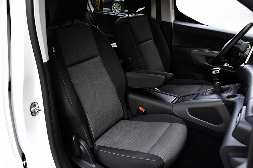 Toyota Proace City Verso 1.2 Turbo L1 Team Deutschland - 34