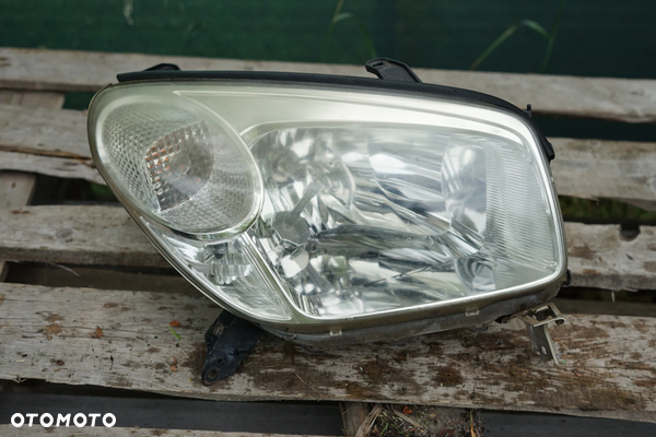 Lampa przód przednia prawa Toyota RAV4 II Lift Anglik