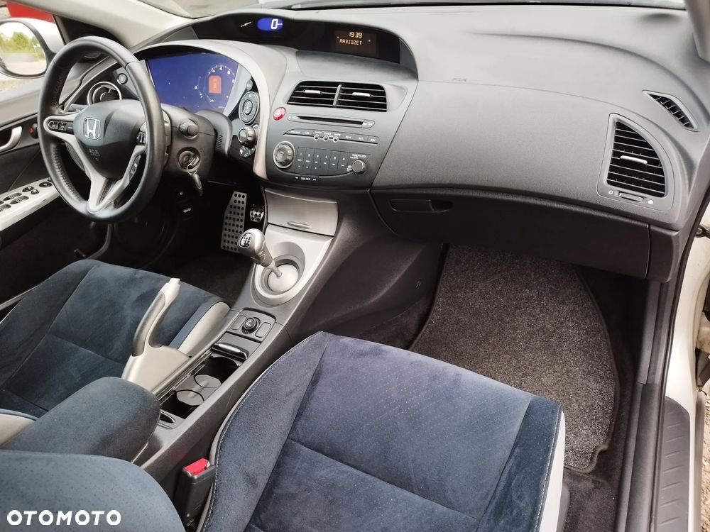 Honda Civic 1.8 Sport - 22