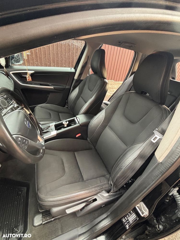 Volvo XC 60 D5 AWD Geartronic Ocean Race - 18
