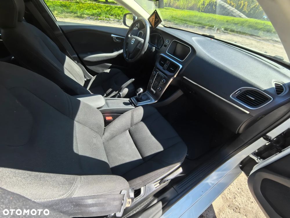 Volvo V40 D2 - 24