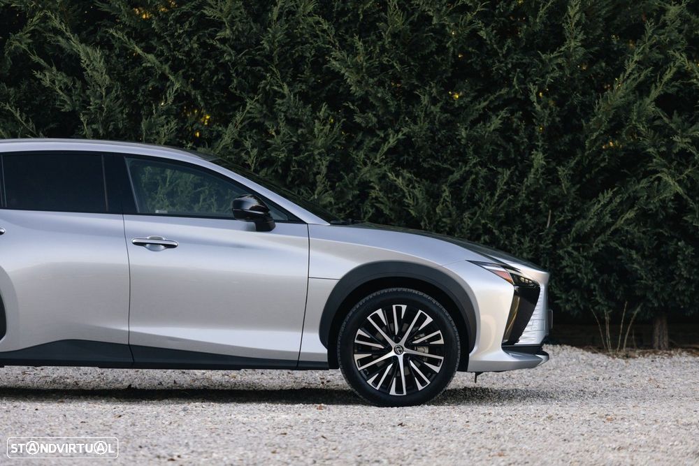 Lexus RZ 300e Premium - 18