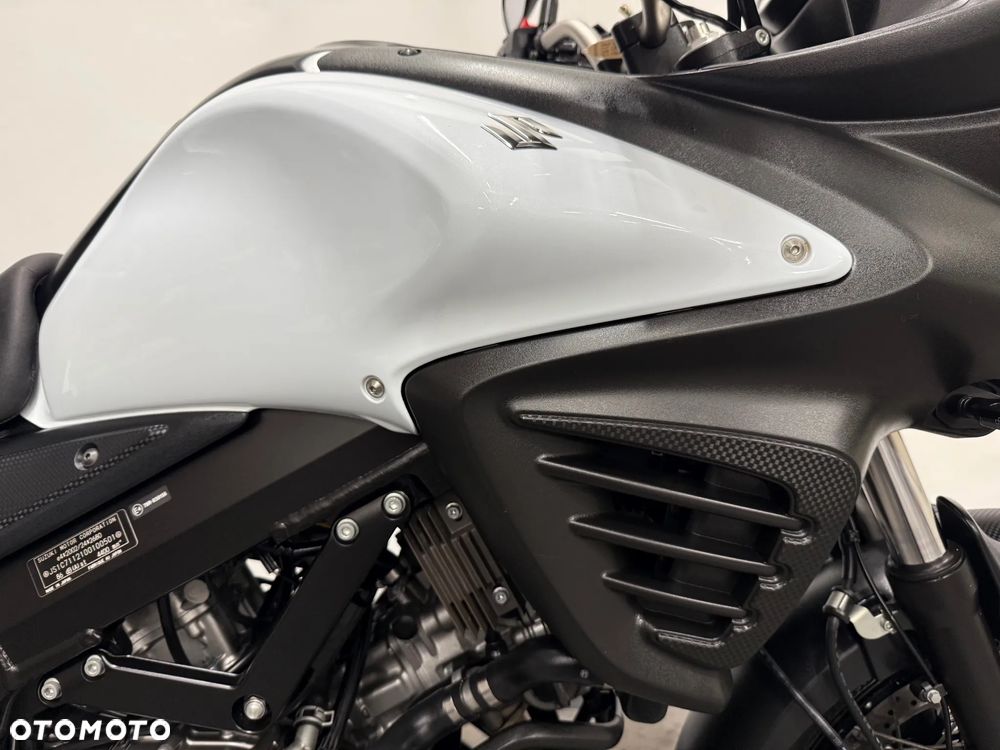 Suzuki V-STROM - 32