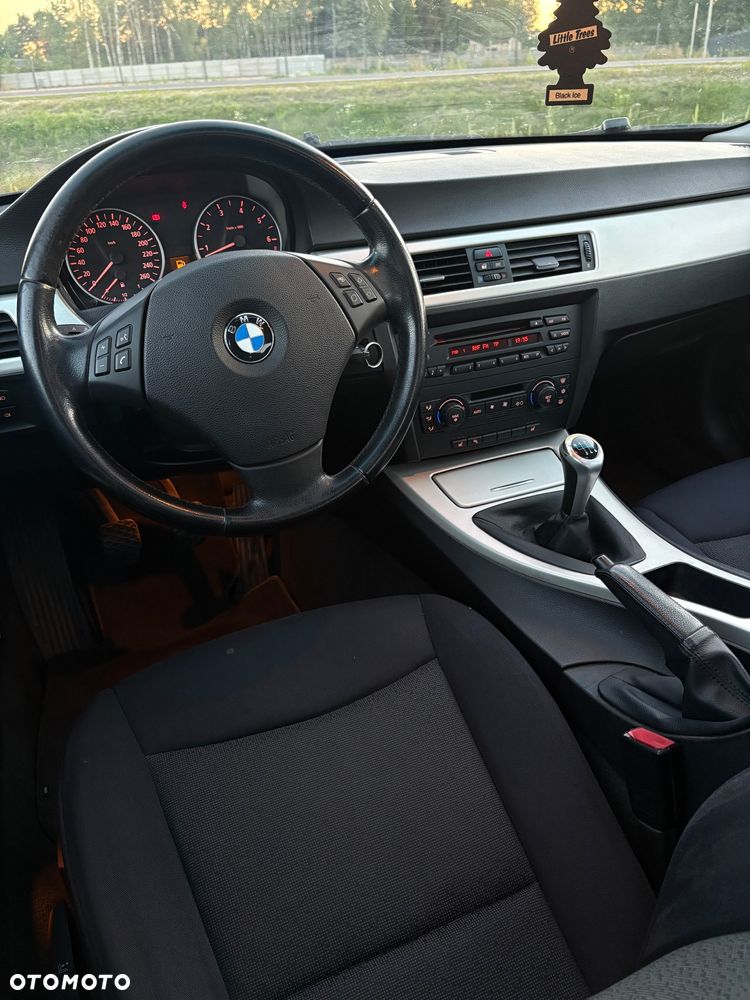 BMW Seria 3 320i - 10