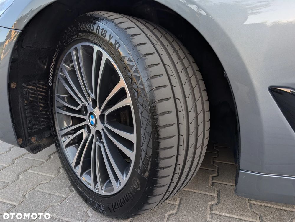 BMW Seria 5 520d Sport Line - 36