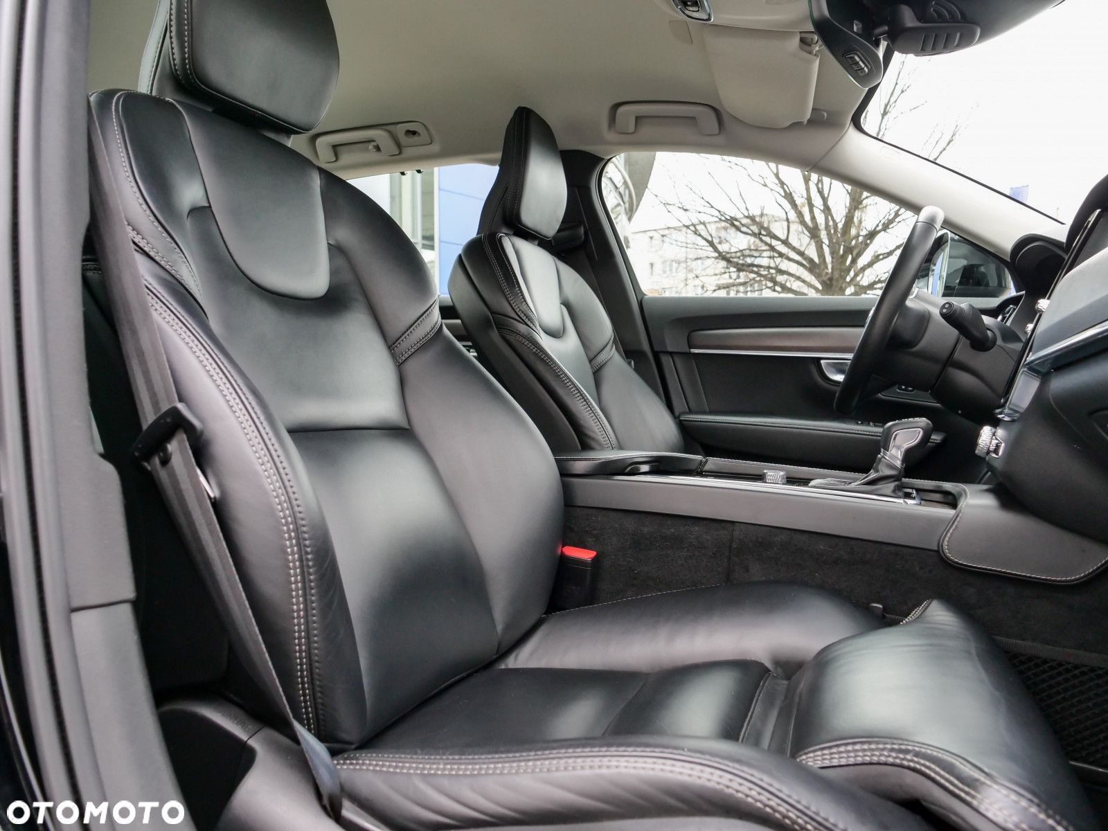 Volvo V90 Cross Country - 30