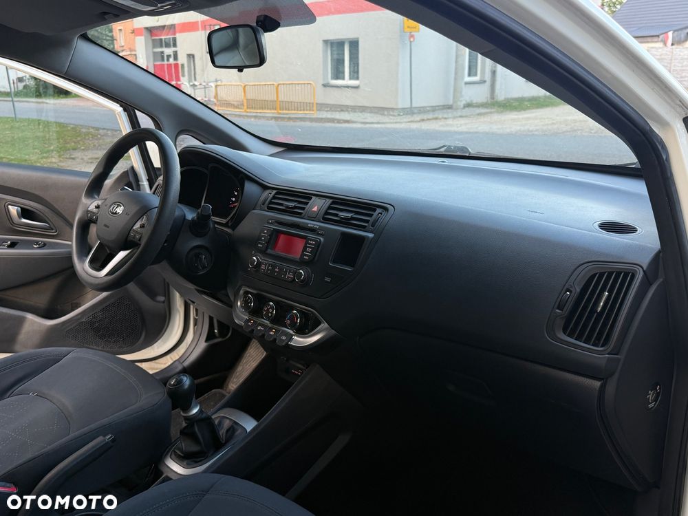 Kia Rio 1.2 Attract - 8