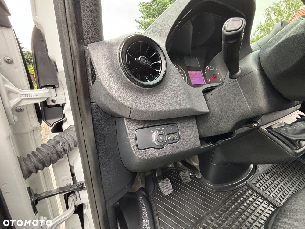 Mercedes-Benz Sprinter - 12