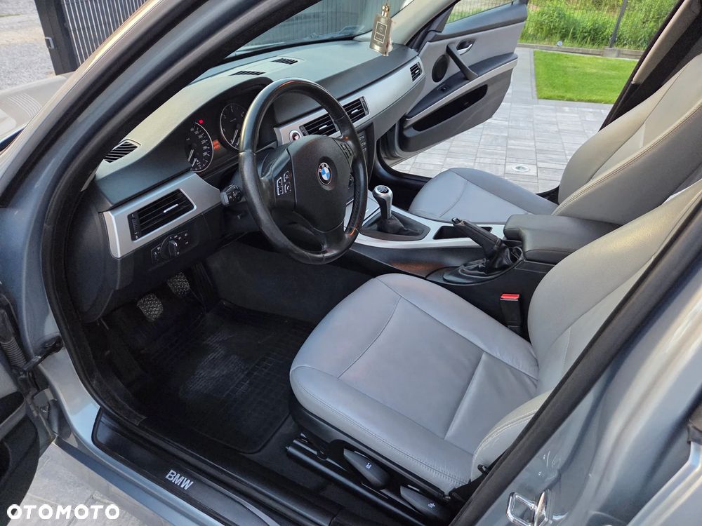 BMW Seria 3 318d DPF - 27