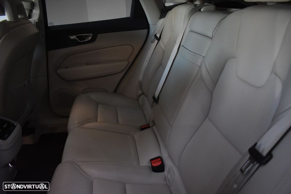 Volvo XC 60 2.0 D4 Inscription AWD Geartronic - 56