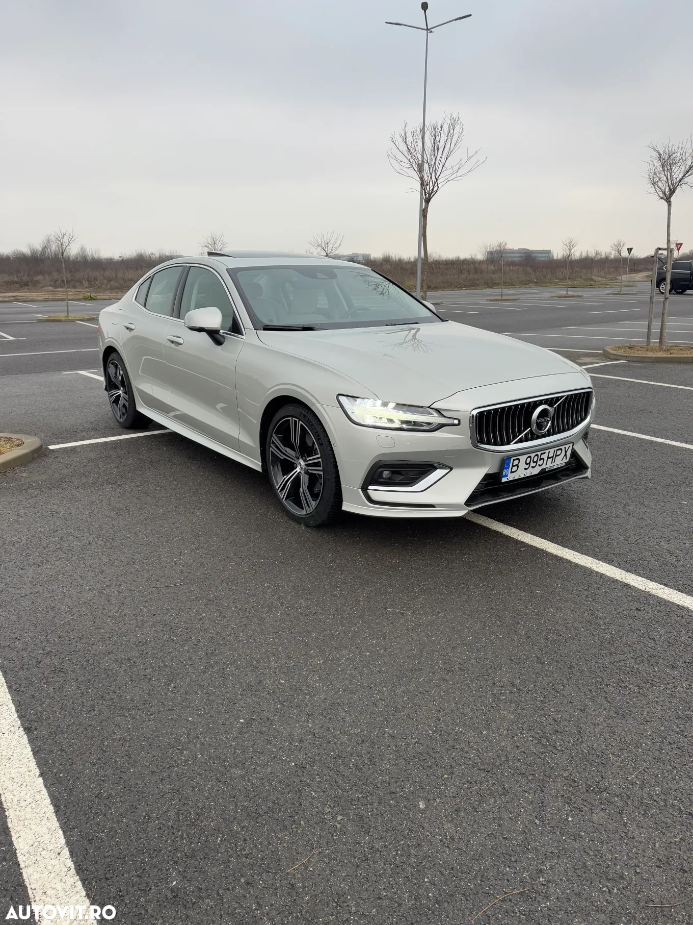 Volvo S60 B4 MHEV AT Plus Dark - 4