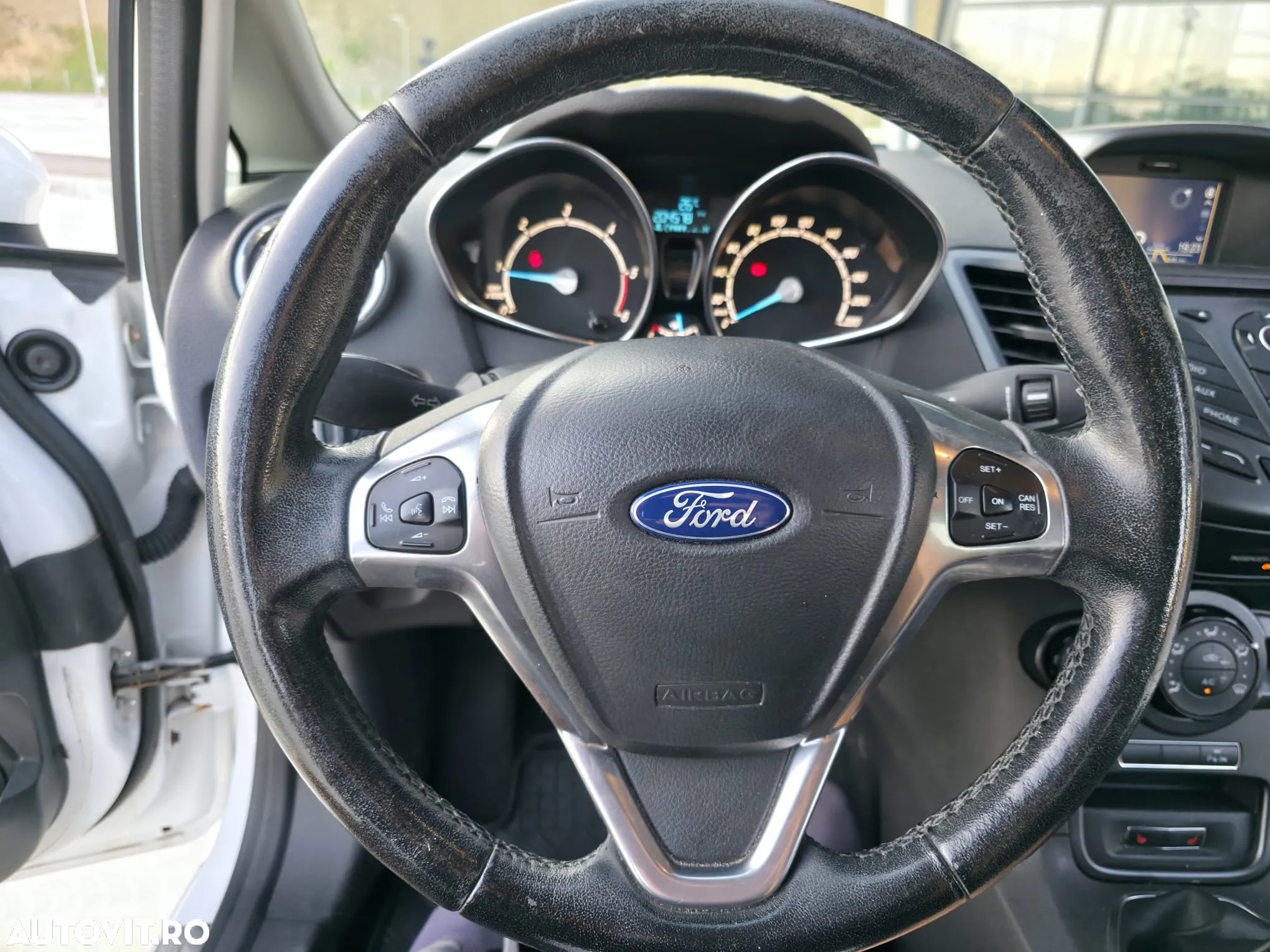 Ford Fiesta 1.5 TDCi DPF Titanium - 13