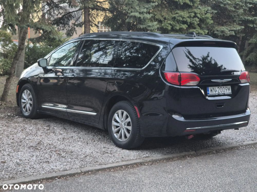 Chrysler Pacifica - 3