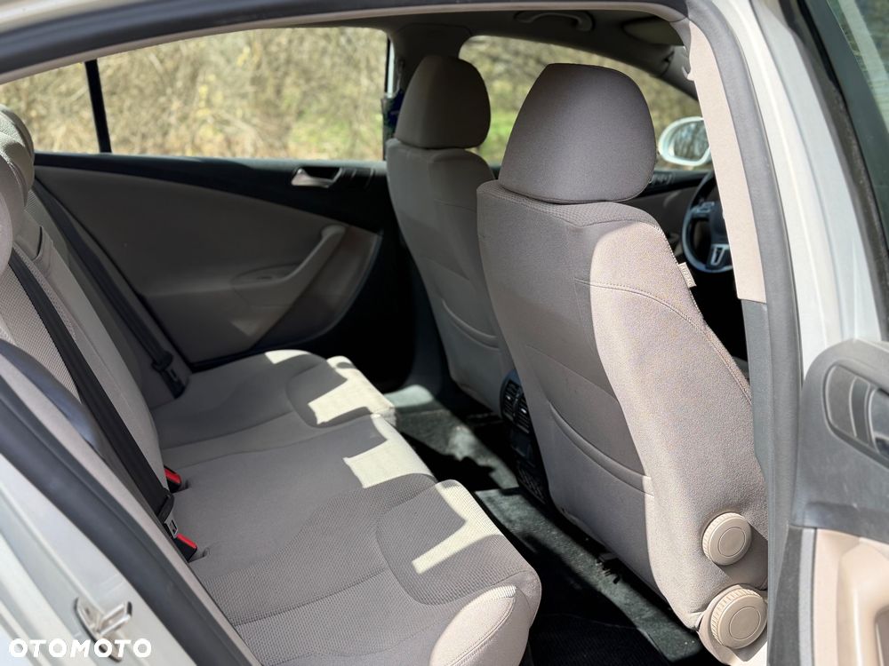 Volkswagen Passat 2.0 TDI Comfortline - 21