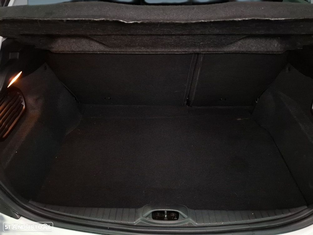 Peugeot 208 1.2 PureTech Signature - 24