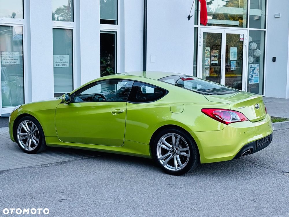 Hyundai Genesis Coupe 2.0 T - 10