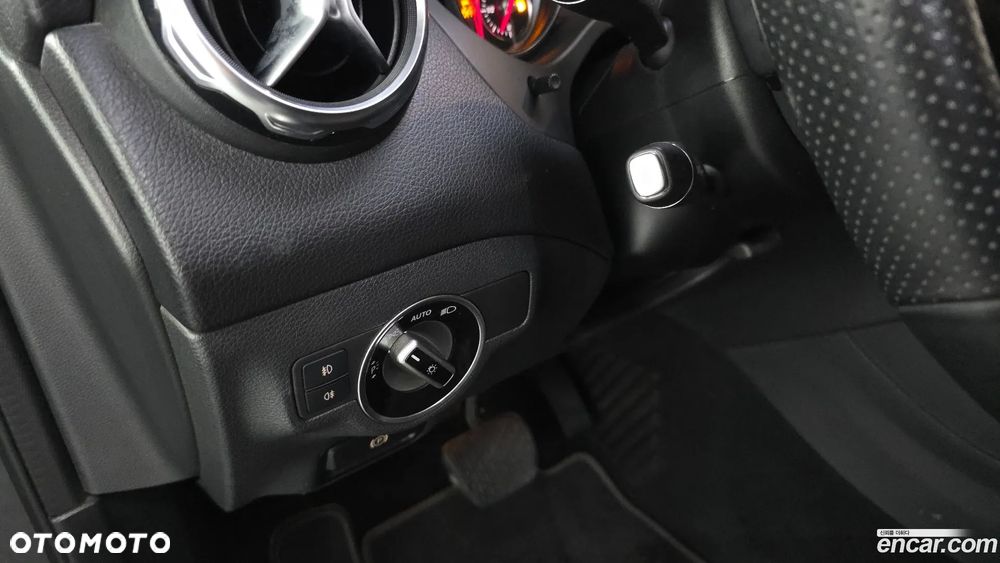 Mercedes-Benz GLA - 14