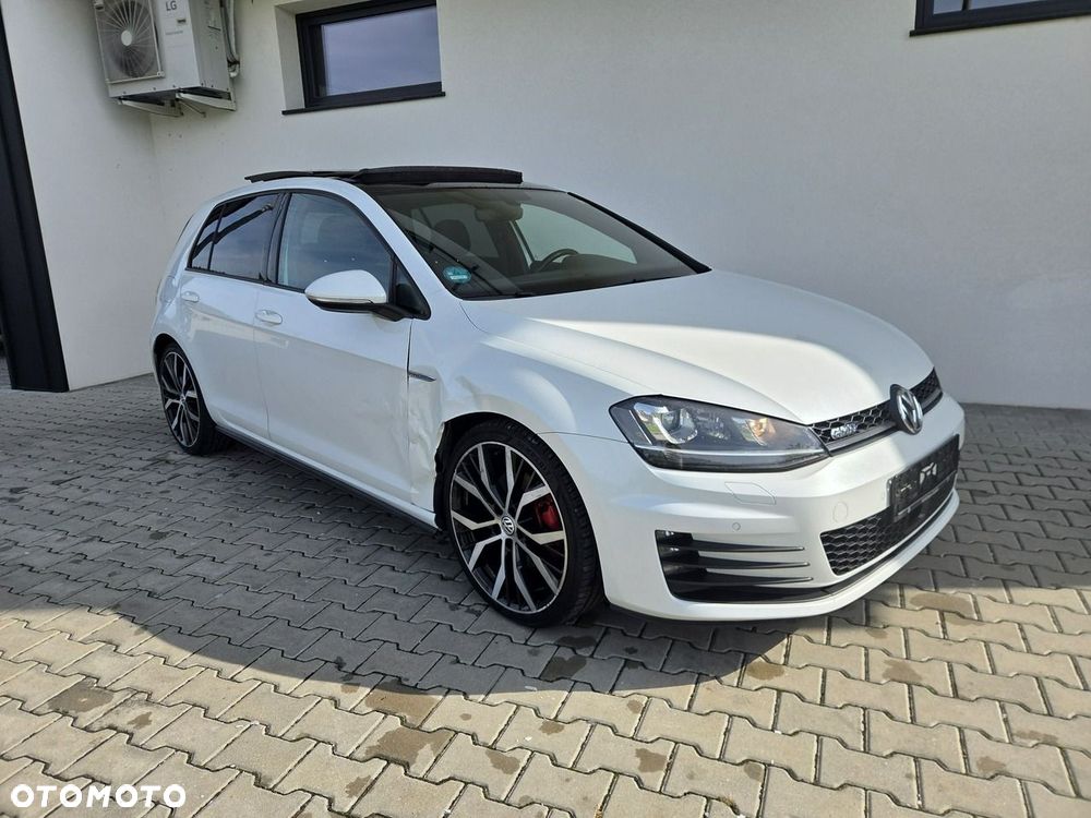 Volkswagen Golf - 5
