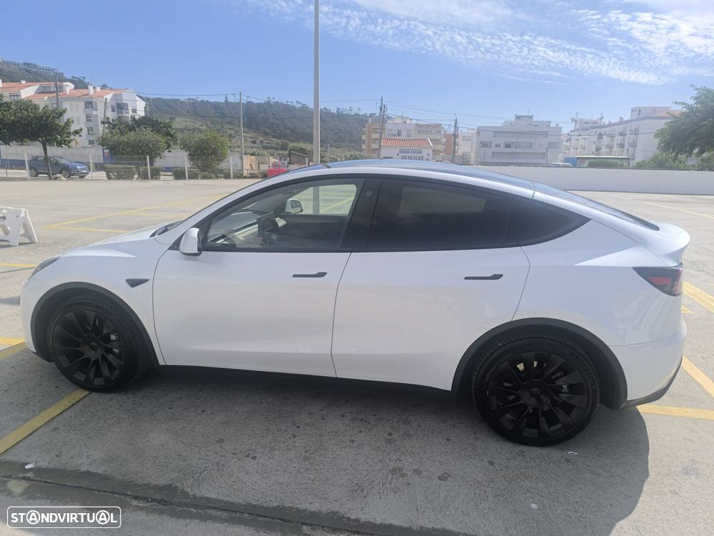Tesla Model Y - 1