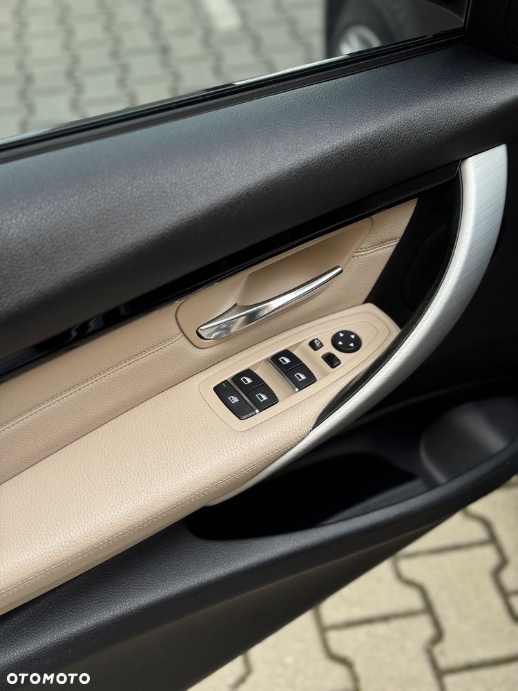 BMW Seria 3 320d xDrive M Sport Shadow - 23