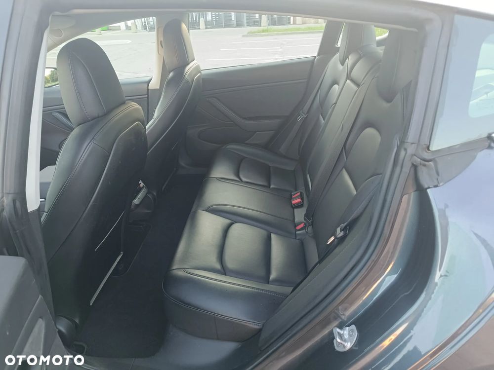 Tesla Model 3 - 10