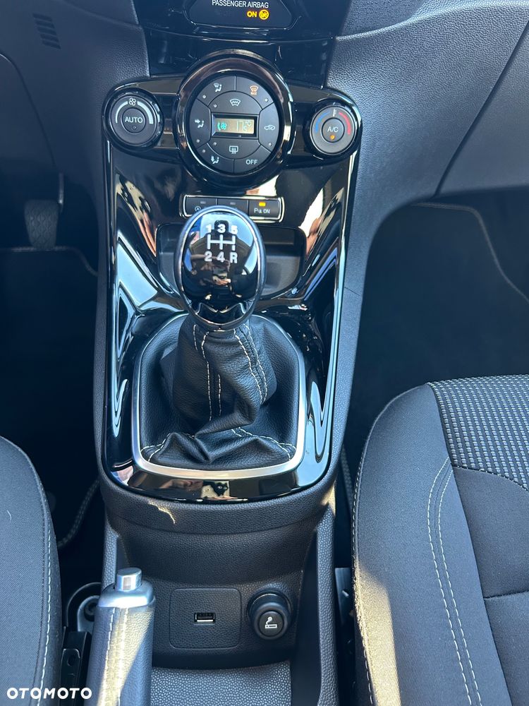 Ford Fiesta 1.0 EcoBoost S&S TITANIUM - 26
