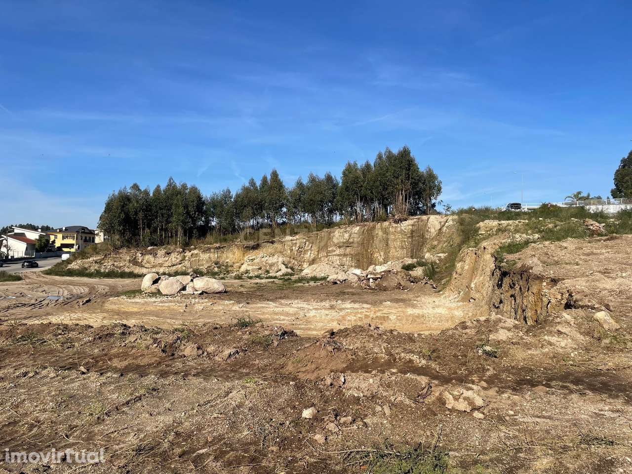 Terreno industrial de grandes dimensões, com 7 069m2, no Polo 6, em Fr - Grande imagem: 4/45