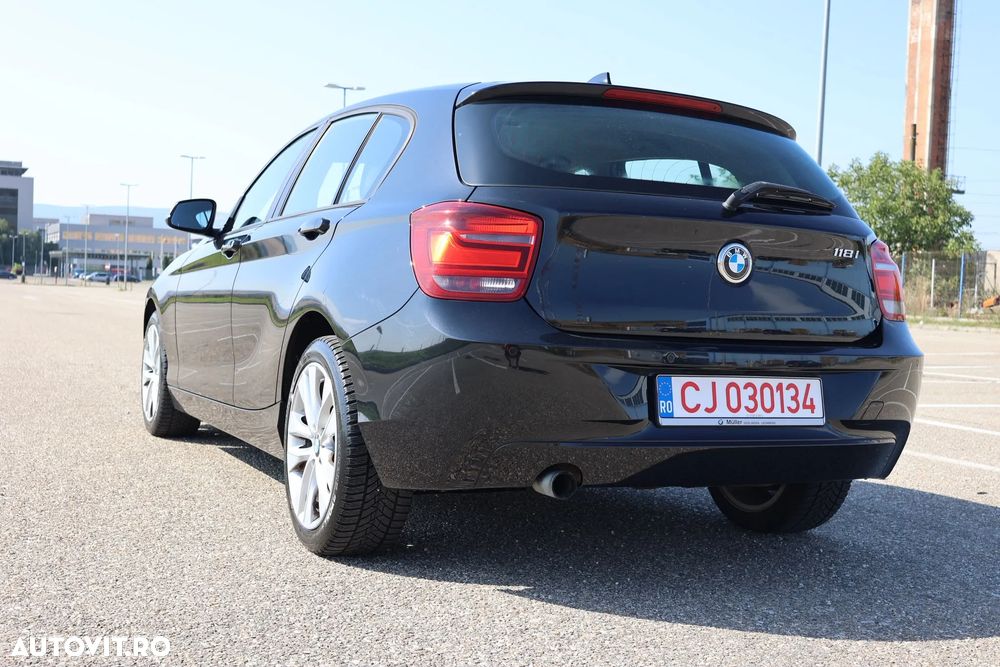 BMW Seria 1 118i Aut. - 28