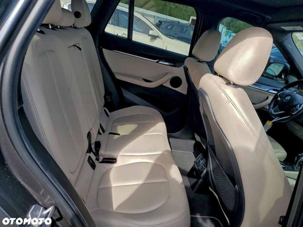 BMW X1 xDrive25i GPF Sport Line sport - 10