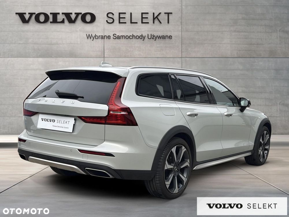Volvo V60 Cross Country - 9