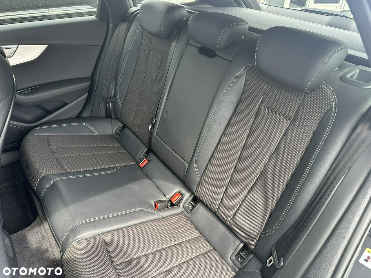 Audi A4 Avant 40 TDI quattro S tronic S line - 30