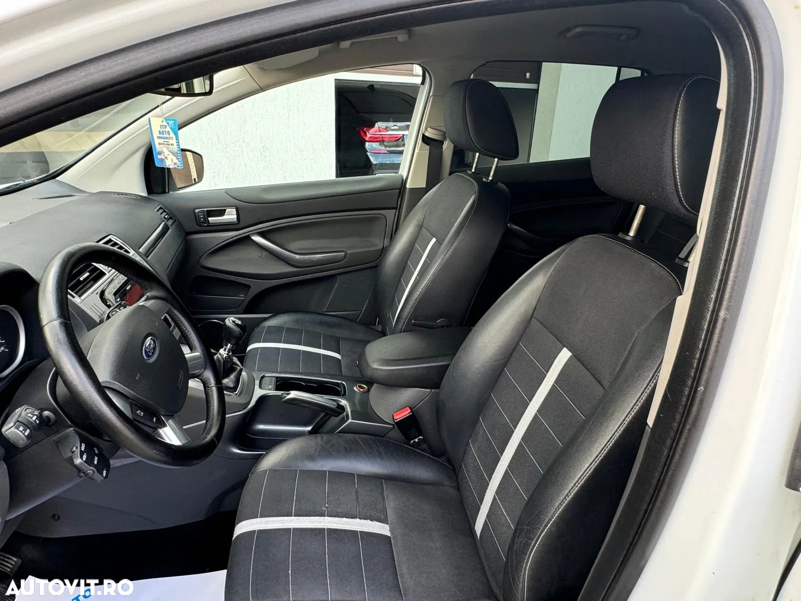 Ford Kuga - 10