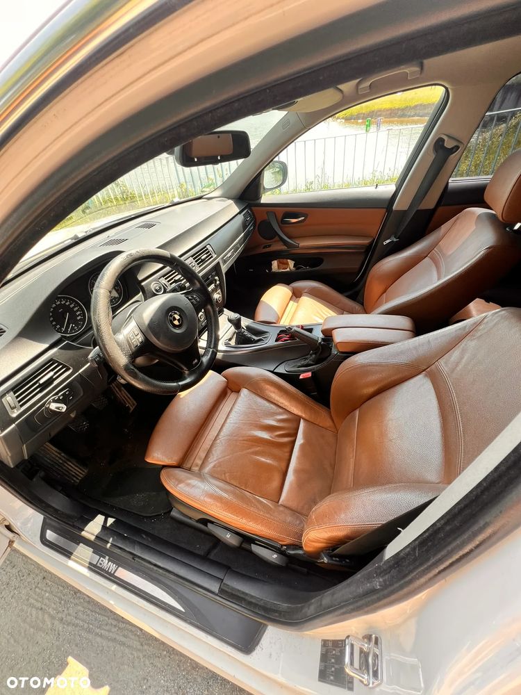 BMW Seria 3 330i - 7
