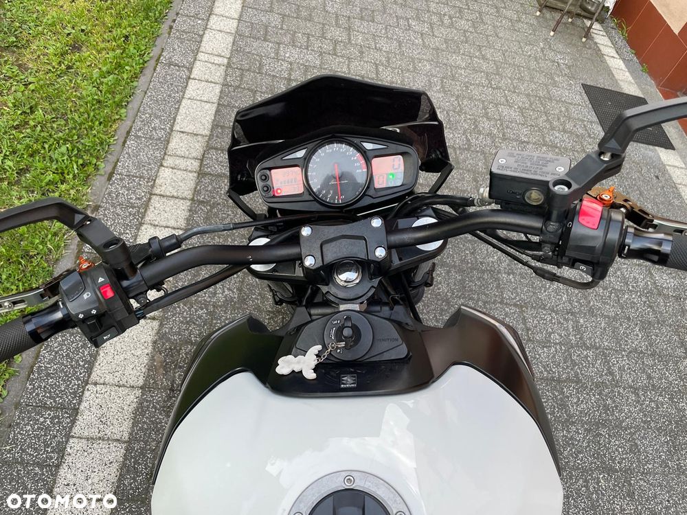 Suzuki GSR - 3
