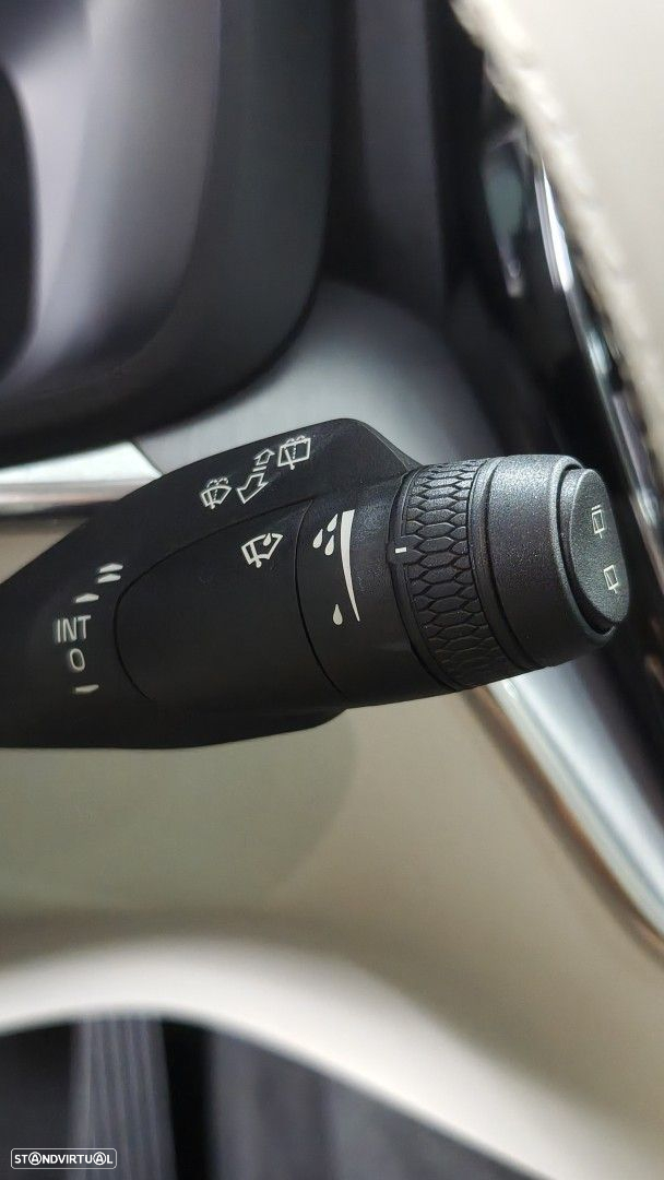 Volvo XC 60 2.0 T8 PHEV Momentum Plus AWD - 42