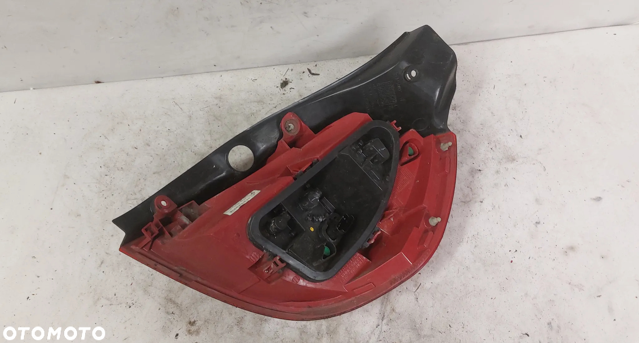 .  LAMPA TYL TYLNA LEWA RENAULT CLIO 3 HB LIFT - 2