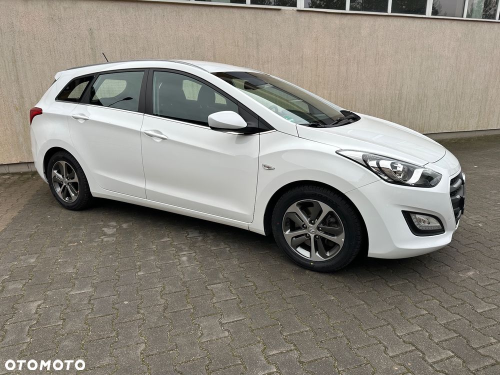 Hyundai i30 blue Kombi 1.6 GDi Passion - 10
