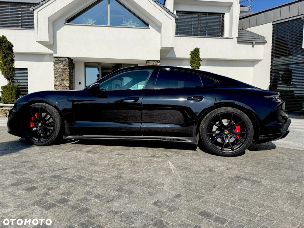 Porsche Taycan GTS - 17