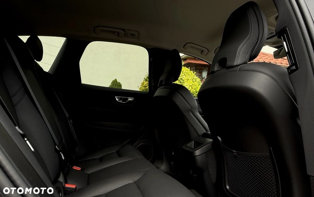 Volvo XC 60 B4 D Geartronic RDesign - 12