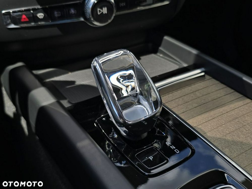 Volvo XC 60 B5 B AWD Ultra Dark - 24