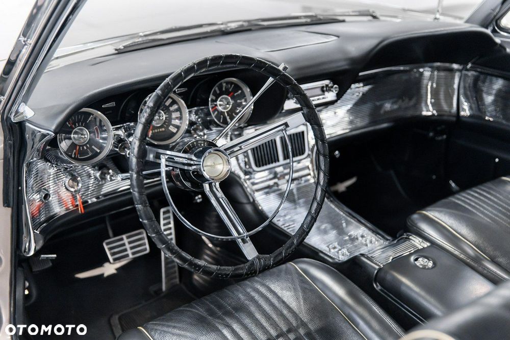 Ford Thunderbird - 40