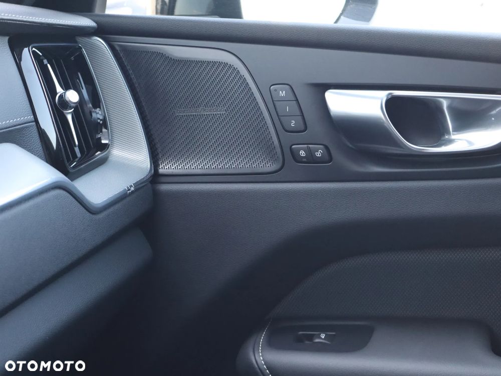 Volvo XC 60 B5 B AWD Ultra Dark - 26