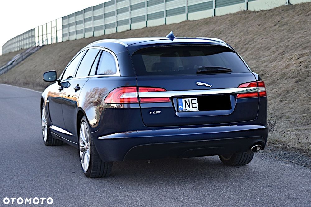 Jaguar XF 2.2 D Premium Luxury - 11