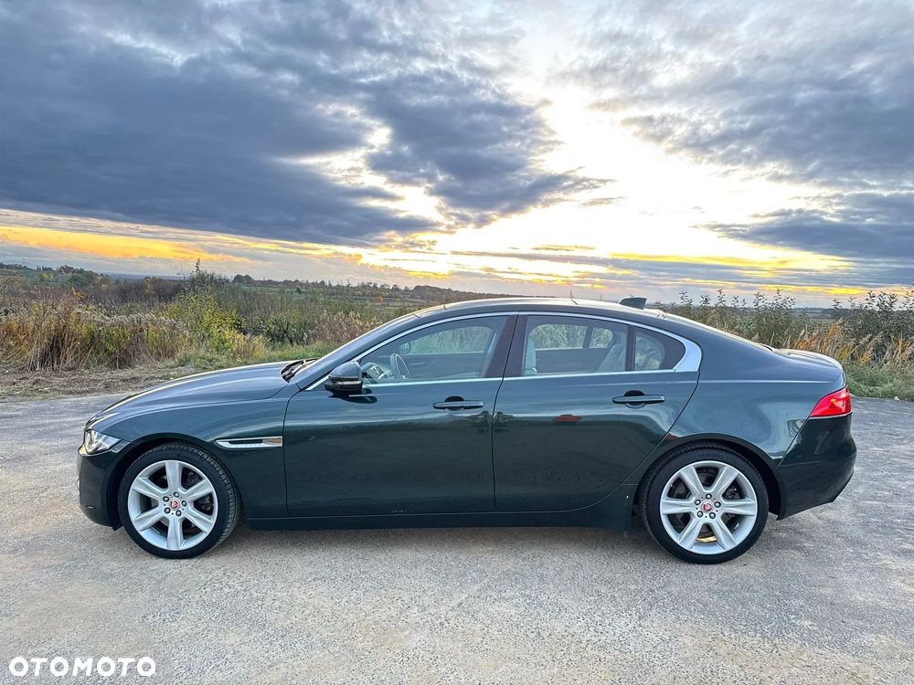 Jaguar XE 2.0 T Prestige - 5