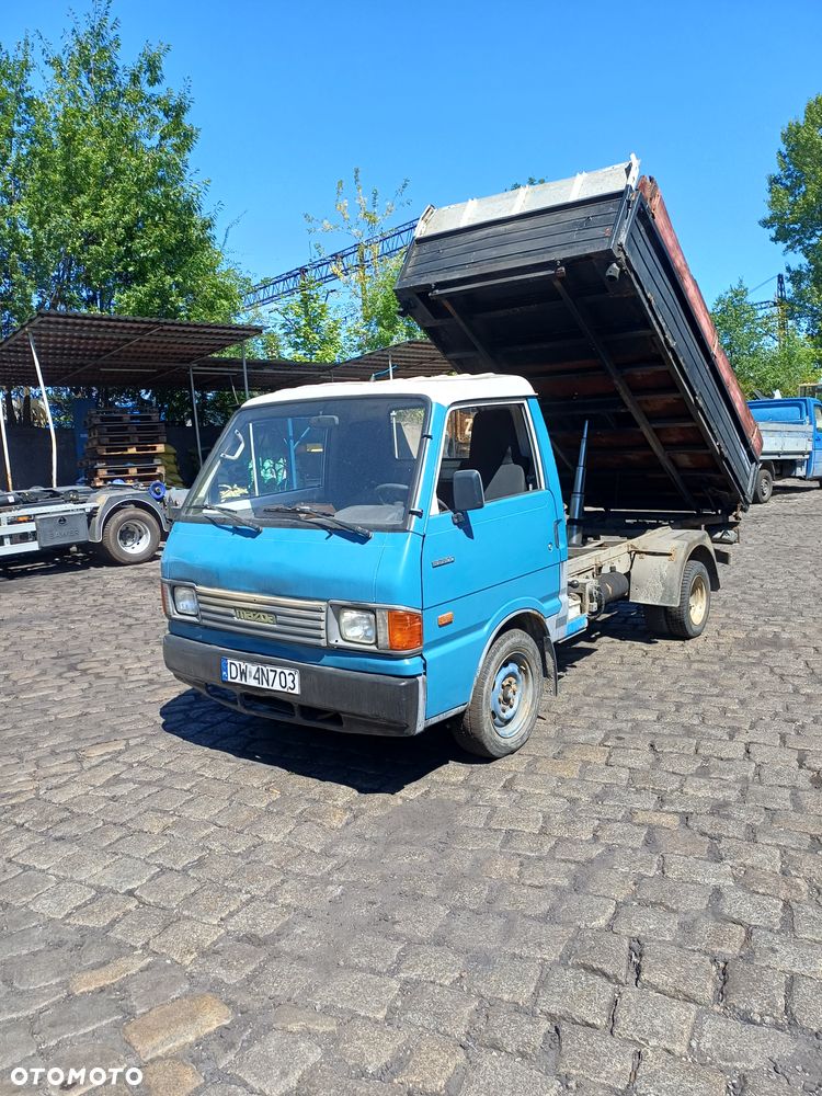 Mazda E 2200 - 4