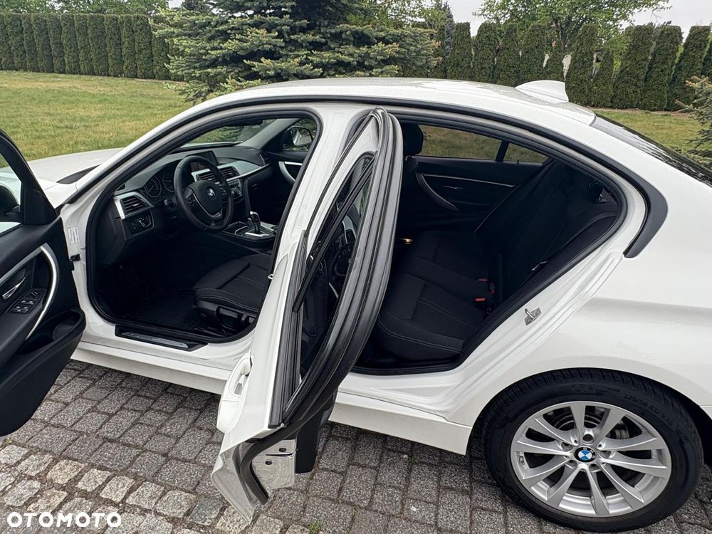 BMW Seria 3 318i M Sport - 14