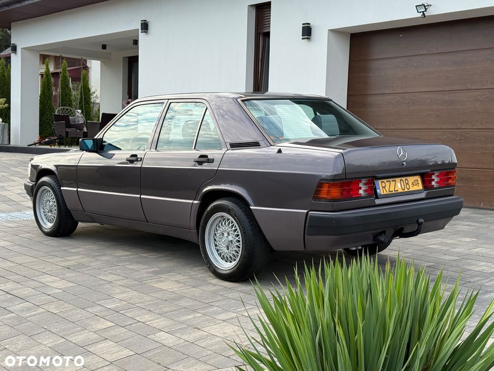 Mercedes-Benz W201 (190) - 7