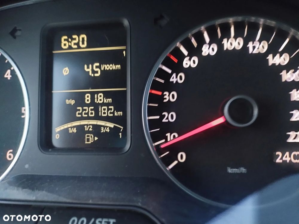 Volkswagen Polo 1.6 TDI Highline - 12