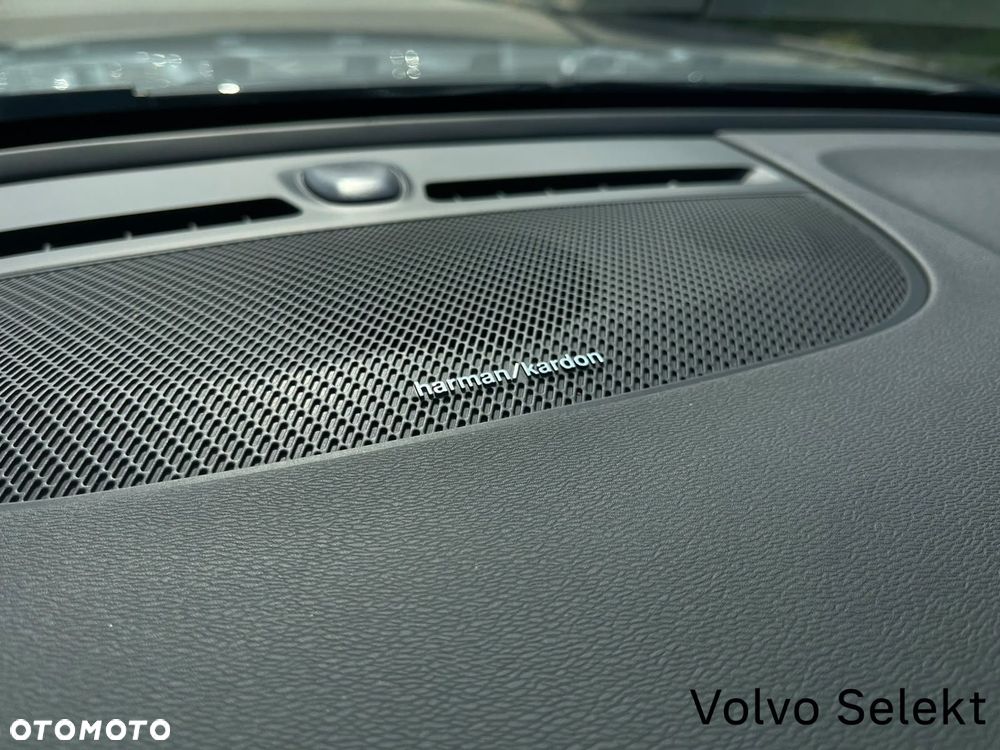 Volvo XC 40 B3 Plus Dark - 22